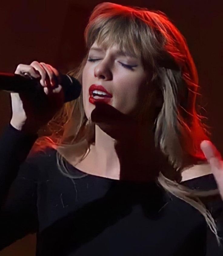 TayIorVoteStats's tweet image. #iHeartAwards STATS for #BestLyrics 📈

🥇 #AllTooWell  : 200.1K (+36.5k)
🥈 —                       : 15.7K (+2.8k)
🥉 —                       : 9.3K (+1.4k)

➜ GOAL: 500 REPLIES 
RT = VOTE! 
🚨 Give © if you want to share!