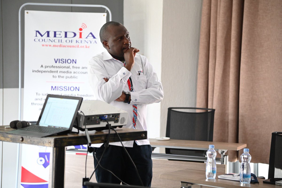 MediaCouncilK's tweet photo. Game plan: .@MediaCouncilK CEO.@DavidOmwoyo leads the Council management and Communications team at a strategy meeting in Nakuru County. https://t.co/2huFTss2jo