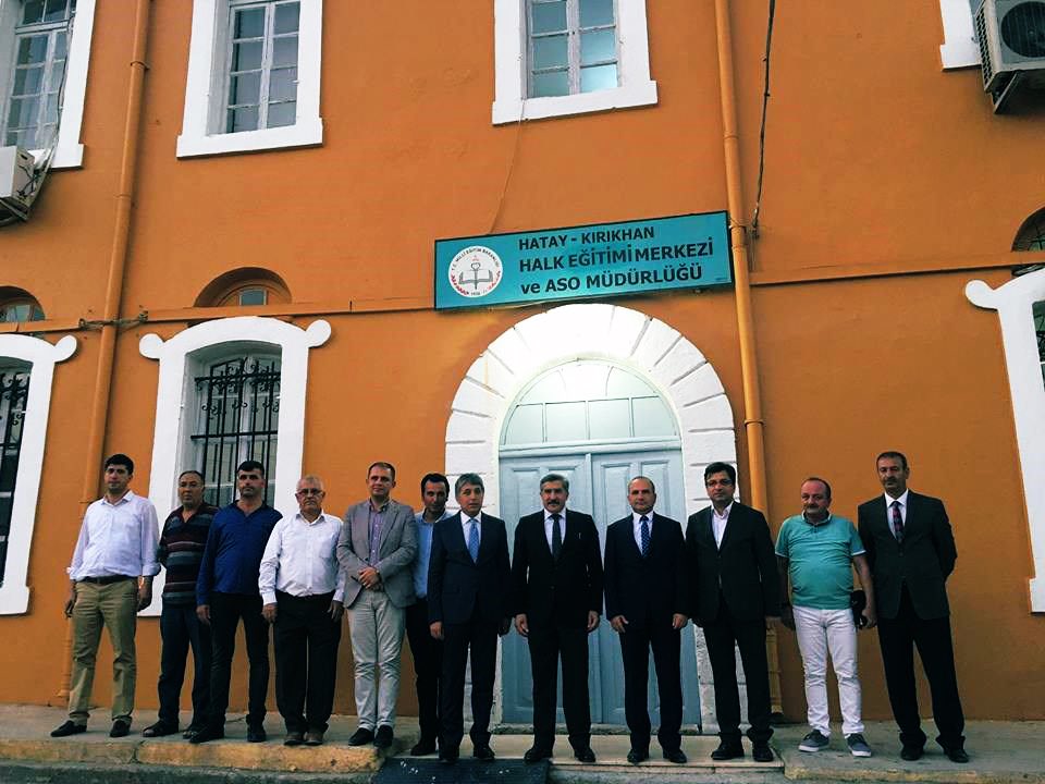 HuseyinYayman's tweet photo. Valimiz @dogan_rahmi, MEB Md. @mesutcerko Belediye Bşk. @AyhanYavuz_bld tarihi imzaları attılar. TEBRİK EDİYORUM

#Kırıkhan'da yer alan Sarı Okulu, Kültür ve Sanat Merkezine dönüştürüyoruz

Bakan Yardımcılığım döneminden bu yana takip ettiğimiz bu proje şehrimize hayırlı olsun🇹🇷 https://t.co/PG4WQrV4k1