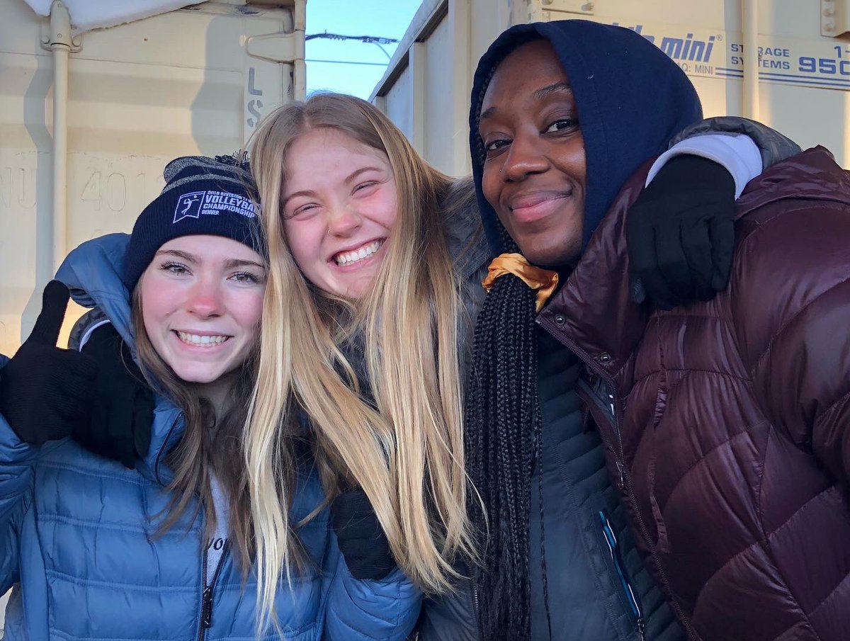 MSUDenverVB's tweet photo. ❄️Bundle up!! ❄️
Another great morning helping our one of our favorite non profits @foodforthoughtdenver 

#GetRowdy🔴🔵 | #RoadrunnersGiveBack https://t.co/0wYBYlOls0