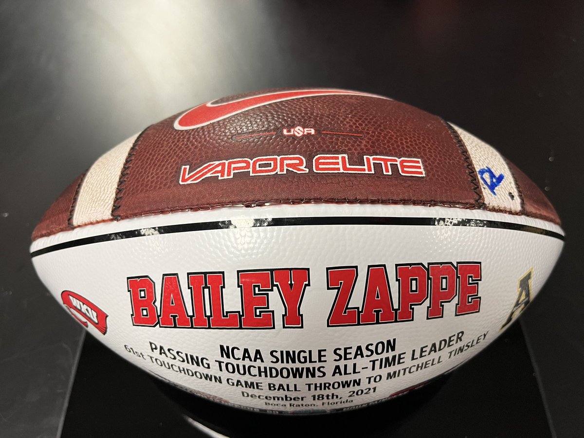 Uni__Critic's tweet photo. PROPERTY OF: @baileyzappe04 https://t.co/OwZoVQWnQM