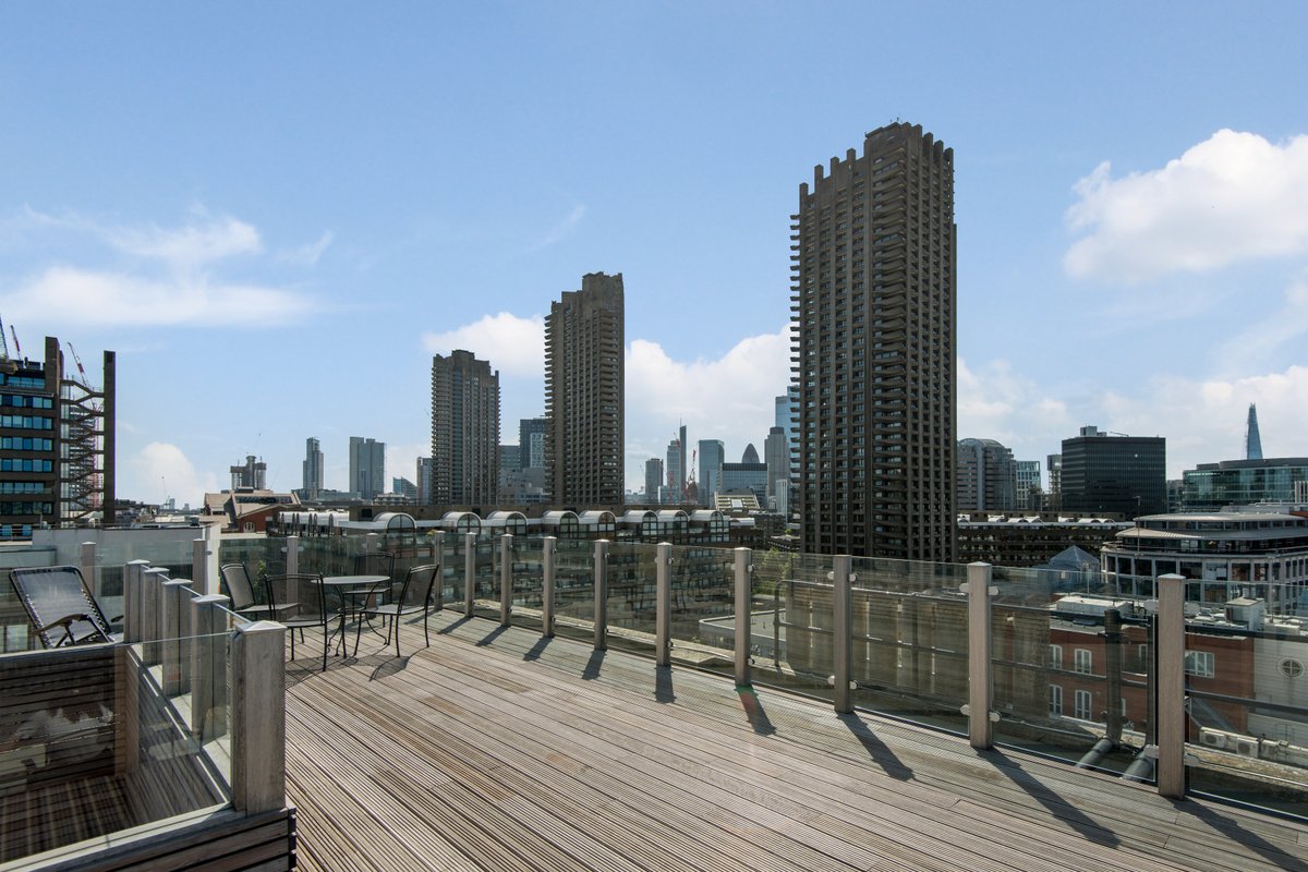 marcofugaccia's tweet photo. Another property sold @hurfordsalvicar smart art deco apartment in #florincourt overlooking #charterhouse #square need t sell your home please contact marco.fugaccia@h-s-c.co.uk #property #artdeco #apartment #city #barbican #clerkenwell https://t.co/sGUoK1021O