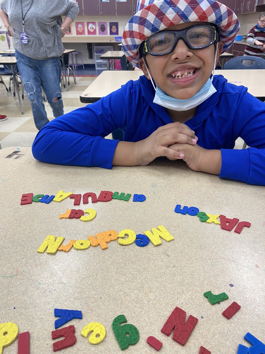 Thanks to whoever had these letters up for grabs last week. They’ve been real popular this week during choice time! Love the word choices this friend chose😂, he rocked it! 
<a href="/MrMel_MCSD/">Scott Melaragno</a> <a href="/Creekvw_Tweets/">Creekview Elementary</a>