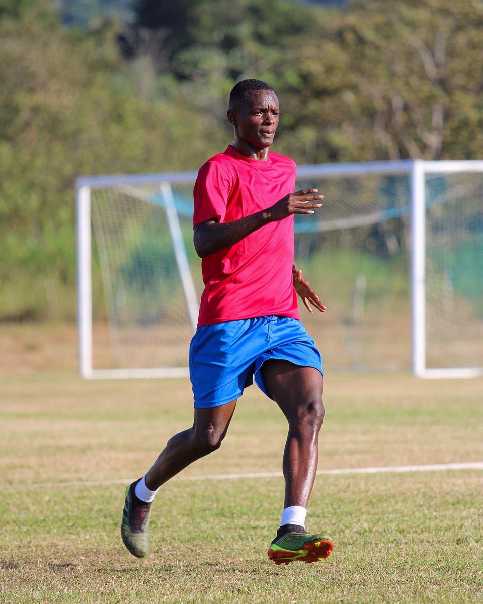 ClubDepEsteFC's tweet photo. Nuestros juveniles, continúan su preparación para una nueva Temporada de Liga Prom, bajo el mando de nuestro DT @edunimbley 🔥💪

#ÁguilasDelEste https://t.co/fmSi7ppueh