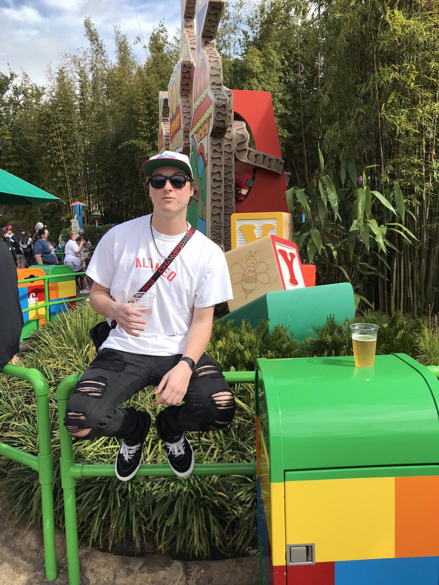 Nitzrichards tweet media