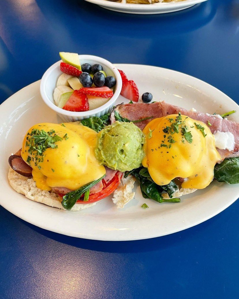 Here’s hoping your day is as bright as our California benny 🌈!