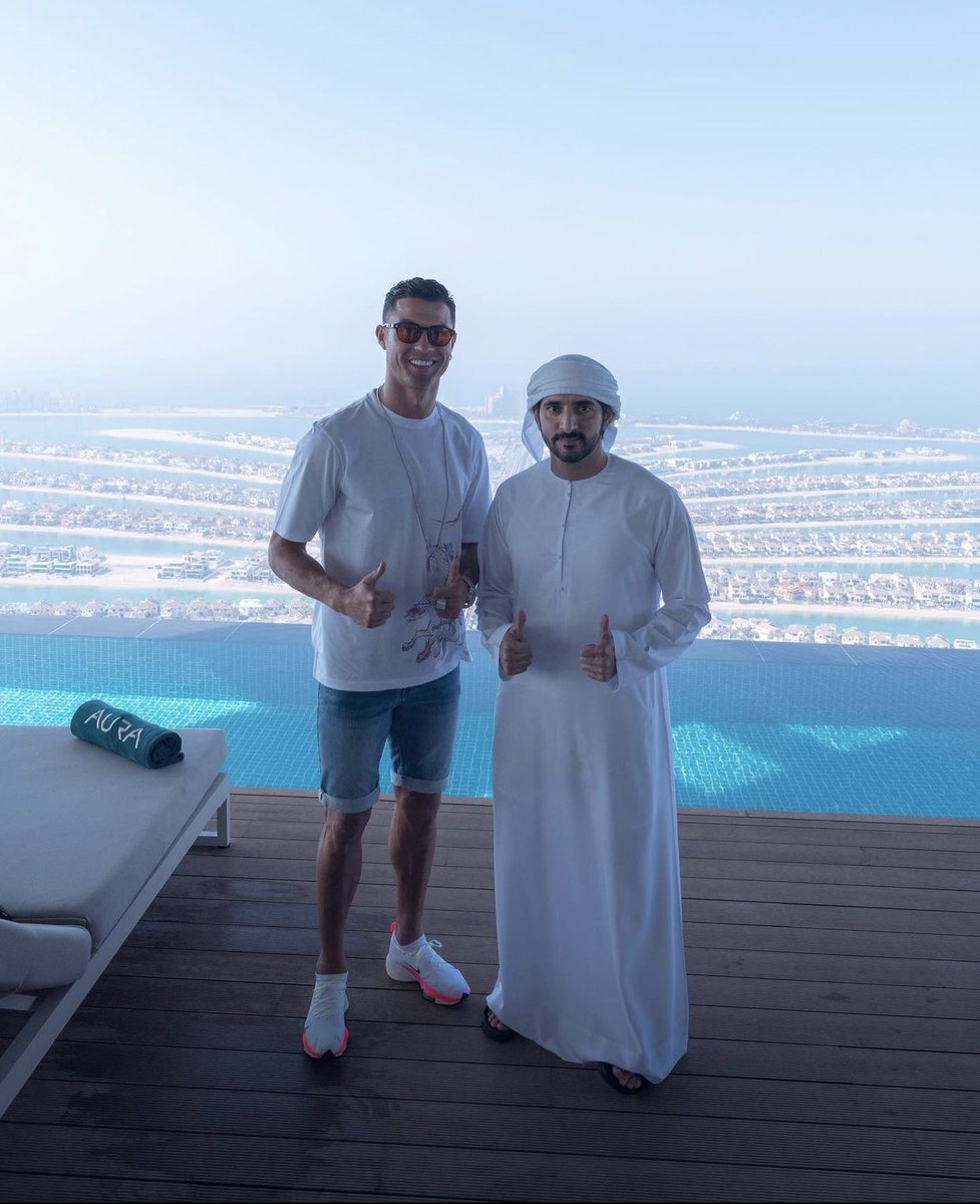 #ALLUARJUN & #Ronaldo almost same place different day 😳 #Dubai #Auraskypool