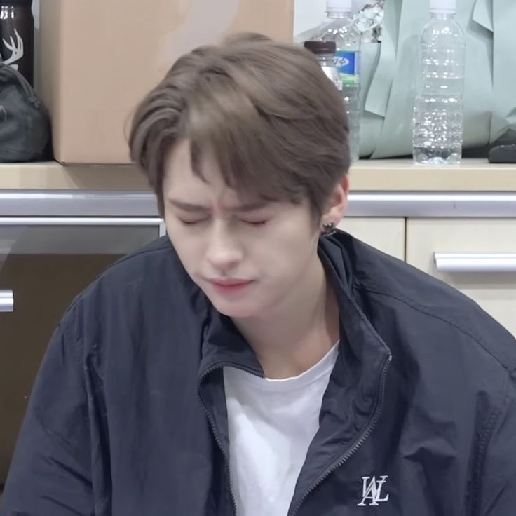 cb97_8r's tweet photo. Lee Know as a cat 🐾
                                  a soft thread ; https://t.co/UeYCu3cSXY