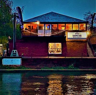 A big hello to the team from @thamessidebrew They are a multi award winning brewery and tap room situated on the riverbank in Staines-upon-Thames. tryanuary.com/venue/thames-s… #CraftBeer #ShopLocal #Staines @TrySouthEast