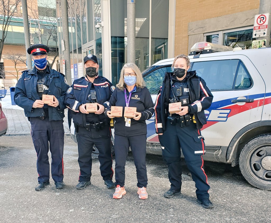 Our second delivery of the @TimHortons special donut for @SpecialOCanada was delivered by our Yonge Street Neighbourhood Officers & Cst. Anthony Lamanna to staff at @UHN ~ Toronto General Hospital. 100% of the proceeds go to the Special Olympics athletes. #ChooseToInclude 💙🍩