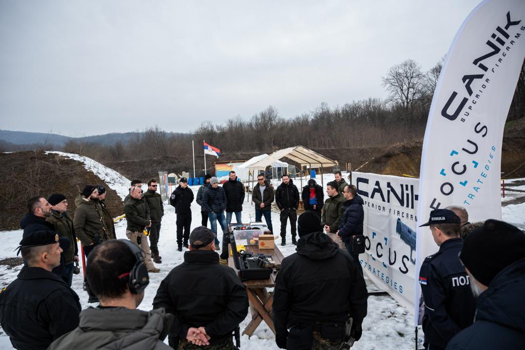 canikarms's tweet photo. CANiK tim i CANiK Akademija su izvrsili live prezentaciju sa pripadnicima elitnih jedinica u Beogradu, glavnom gradu Srbije. #serbia #canik #belgrad https://t.co/QTkKygCusf