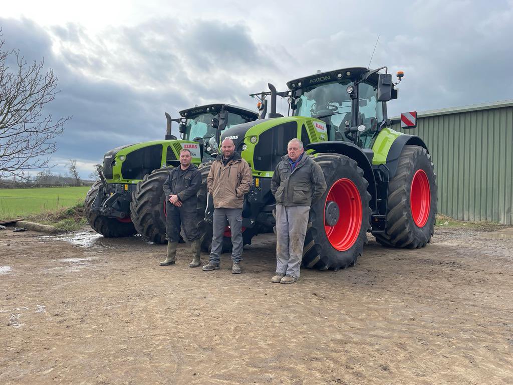 CLAAS_Eastern's tweet photo. New CLAAS AXION 920 delivered to David Adamson, Adamson Contractors LTD.
Ed Chilton shown here handing over the tractors to David Adamson and operator Dave. @CLAAS_UK  #AXION #CMatic #CEBIS  #ComfortasStandard https://t.co/WRqFQcY75S
