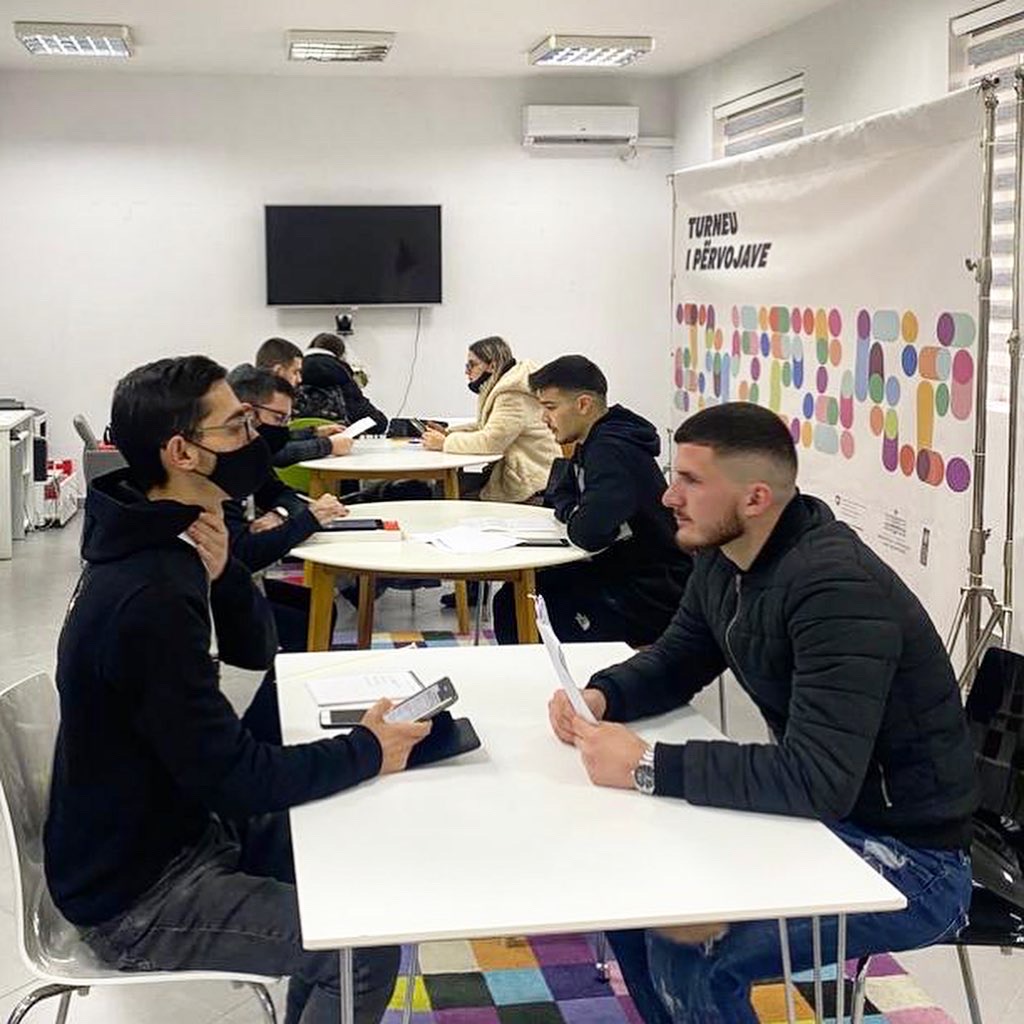 Turneu i përvojave 🗓 Dita 4📍Shkodër
Një tjetër ditë e bukur sot në shkollën Hamdi Bushati ku të rinjtë u bënë pjesë e turneut tonë me mendimet dhe pëvojat e tyre të vyera në arsimin profesional
@UNDPAlbania #gjenR #EmbassyofSwitzerland #VET  #Albania #education