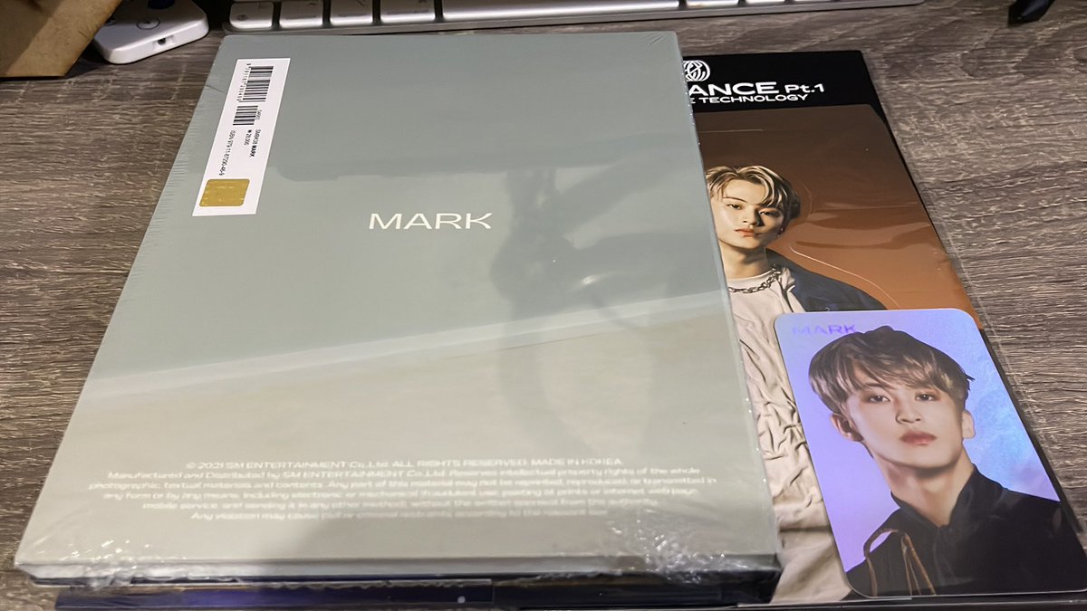 NNNN_PH's tweet photo. #NNNN_Giveaway

1  winner (Will draw randomly)
1 sealed DAD version 2 #Mark  and sealed resonance Hologram PC
💚Worldwide free shipping! 
- follow us 
- like and qrt

“We love you Mark! Congratulations! Our best boy”
  
 #NCT #NCTDream #NCT127 #SuperM
ends 1/31/22 11:59pm! (KST) https://t.co/sgHuKMyeda