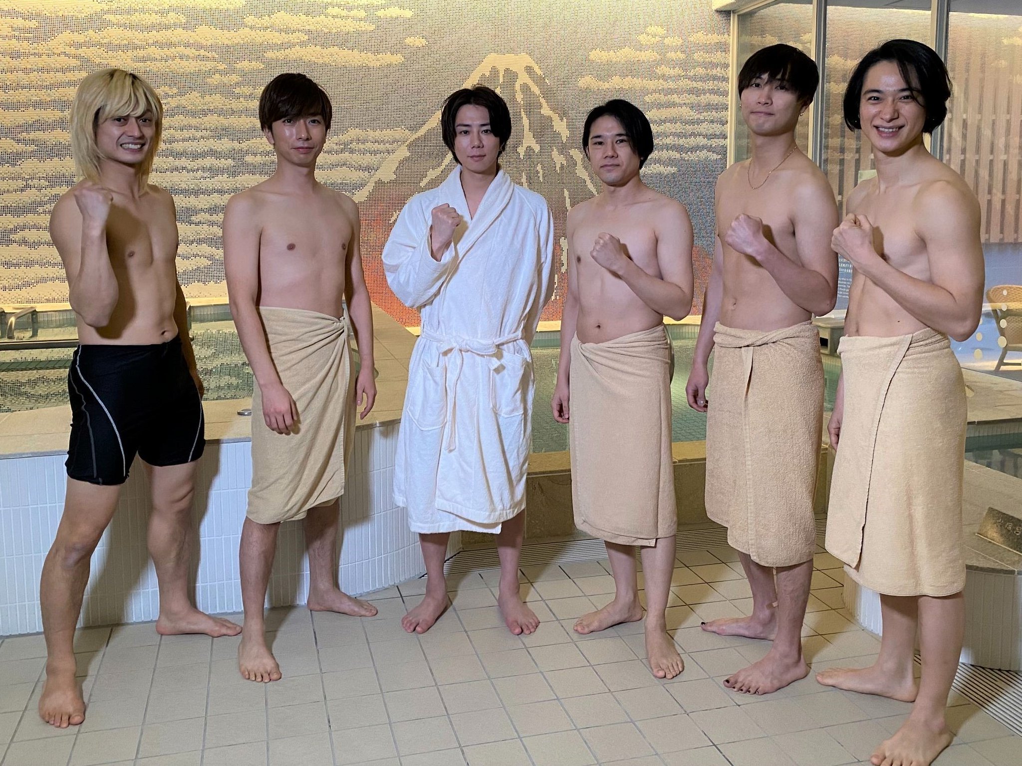 FKNQGnwaUAIiA1o?format=jpg&name=large