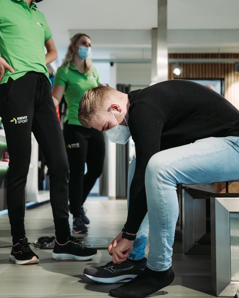 Yvonne_Bijenhof's tweet photo. Met deze nieuwe hardloopschoenen zijn de studenten van de Triple T Hightech Academy nog beter voorbereid op de Enschedese marathon in april!
Unleash your skills 💪 #higtech #mbo #talent https://t.co/Lhf6Xmdixd