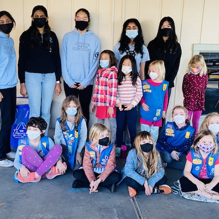 Last weekend, a batch of <a href="/FIRSTweets/">FIRST</a> cookies helped a bouquet of @gsnorcal Daisies get ready for the #girlscoutcookies sale. Are you ready?! Cookie sales start on February 1! #🚀🍪 #BakeADifference #omgrobots