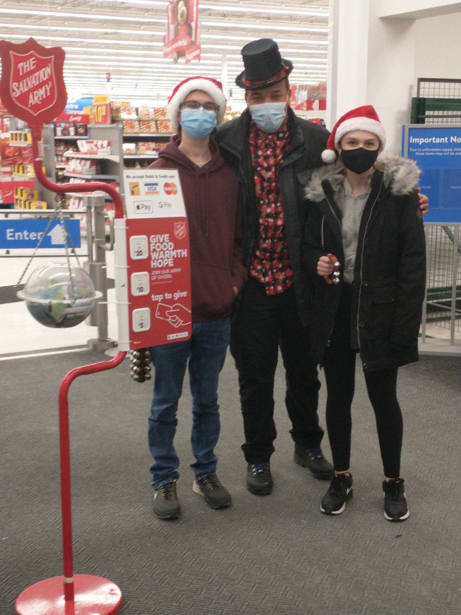 6/ The #RebelsareLeaders also took on 2 full days of the Salvation Army Kettlebell. Volunteers are way down so this group took it upon themselves to cover 16 hours over 2 days at the Walmart lauzon location. 

Leaders give back!!