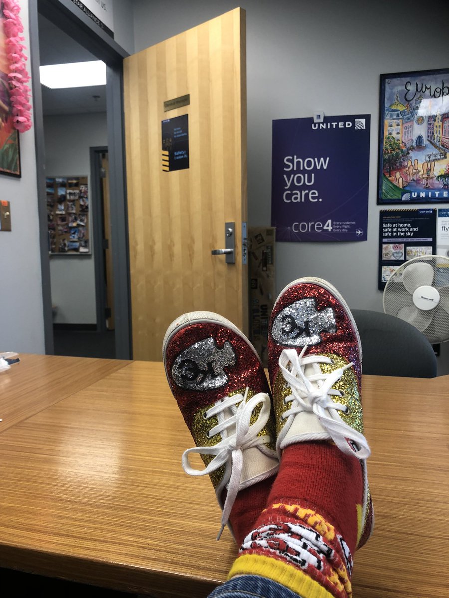 MitchellDonise's tweet photo. Guess what day it is #ChiefsRedFriday #AFCChampionship @Chiefs @weareunited #HowAboutThoseChiefs @GBieloszabski @DJKinzelman #FridayVibes ❤️🔥❤️🏈💛❤️🔥 https://t.co/VS7xFLwefr