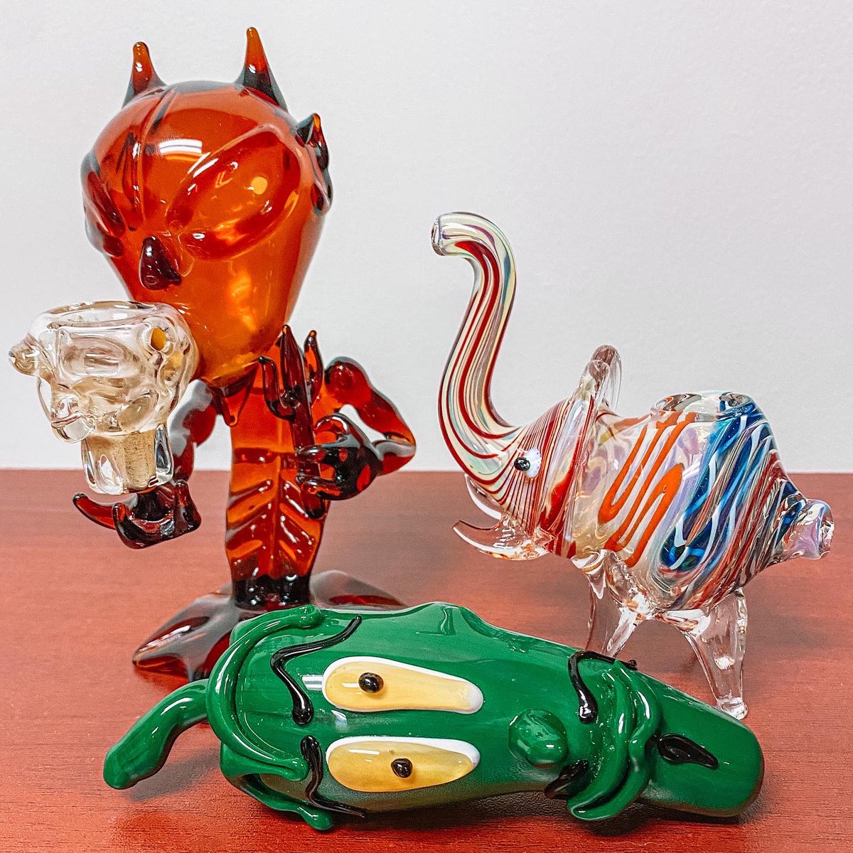 Paraphernalia (noun) par·​a·​pher·​na·​lia : objects that are used to do a particular activity; objects of a particular kind.
Drug paraphernalia can be in the form of pipes, bongs, grinders, spoons, bags, syringes, cut straws, rollers and more. #drugsarebad #drugeducation