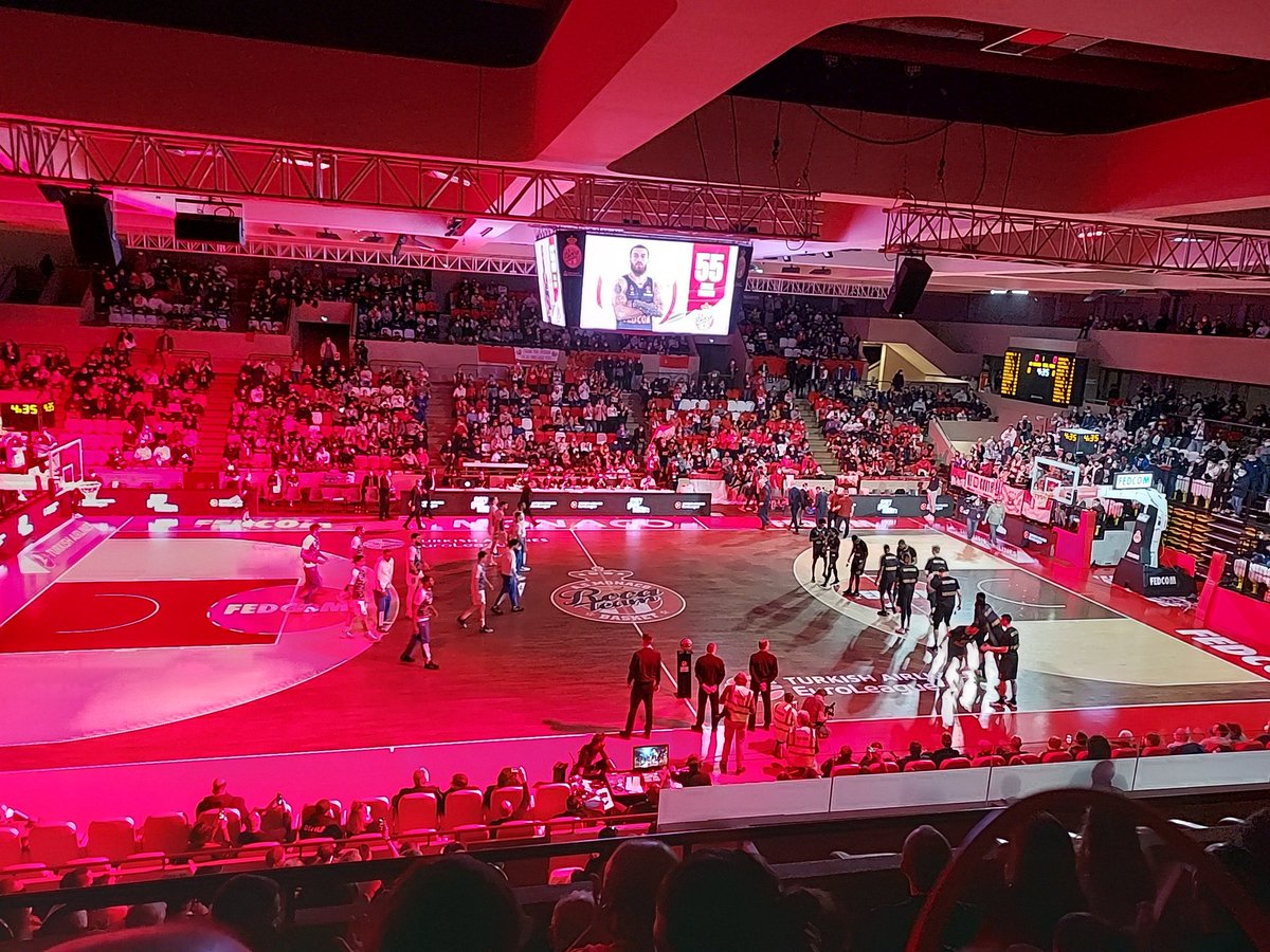 Clem_Brossard's tweet photo. Le Rocher face à l'Everest. L'ogre madrilène, leader, se présente à Gaston Médecin face à une Roca Team sur une grosse dynamique ! #ASMREAL #EuroLeague #RMCLive https://t.co/W4RjQDY5Mz