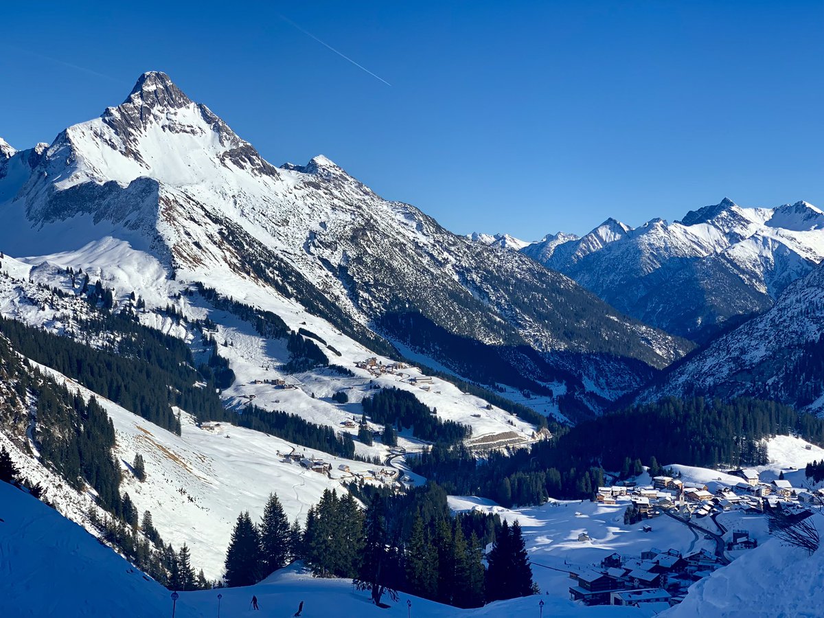 Ddukescon's tweet photo. #Warth, at the eastern end of #Bregenzerwald, is probably the best entry point to the #SkiArlberg region. Easy access to #Lech #Zurs. We found #Warth had more and better snow on the pistes, far less people and great piste variety. Better prices too. https://t.co/zGRvBzzGVZ