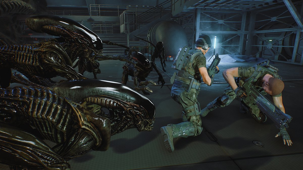 AliensFireteamE's tweet photo. Good teammates cover their fellow marines' backs - great teammates do it even with an incoming swarm of Xenomorphs. https://t.co/XSDtWKRIU9