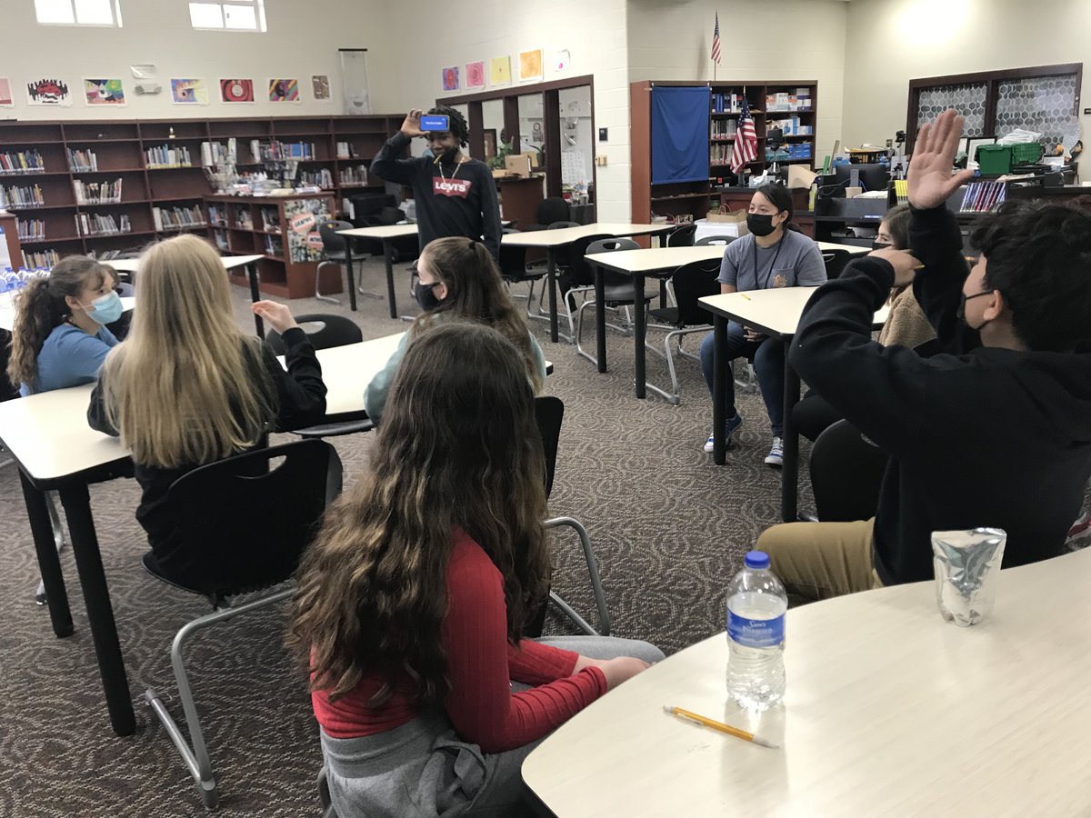 LexingtonTwo's tweet image. Doesn&apos;t get much better than a visit from @AlgebraNationSC  -- except when it includes donuts! @BCAABulldogs student Sara Hoskins won a donut party as part of the #MathNation &quot;Test Yourself&quot; Challenge. Donuts + Math Games = AWESOME!  @CityofCayce
@loveSCschools #WeAreLex2