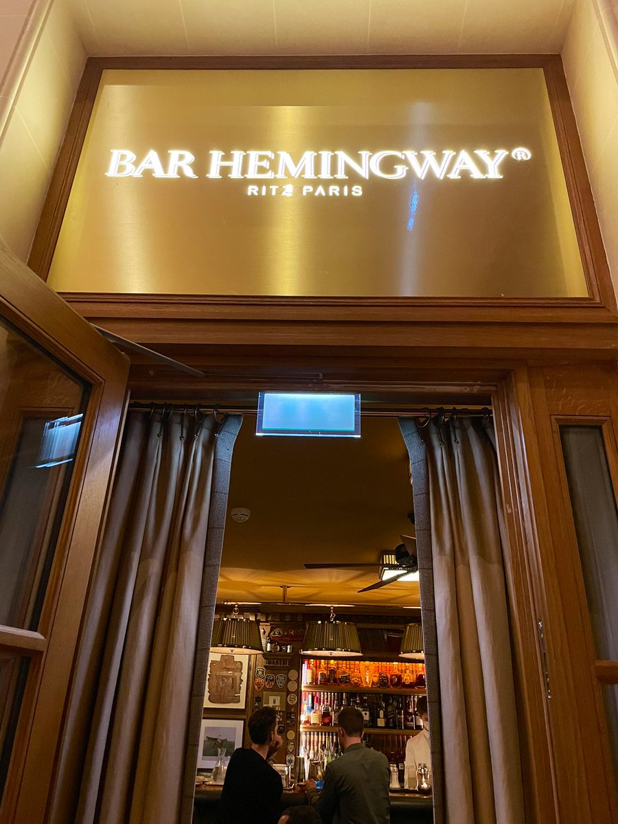 eatinglasvegas's tweet photo. This is what a $38 martini looks like. Papa would be proud…and probably a lot more sober. 😉🍸🇫🇷😋 #HemingwayBar @_RitzParis https://t.co/gmrKanDfkL
