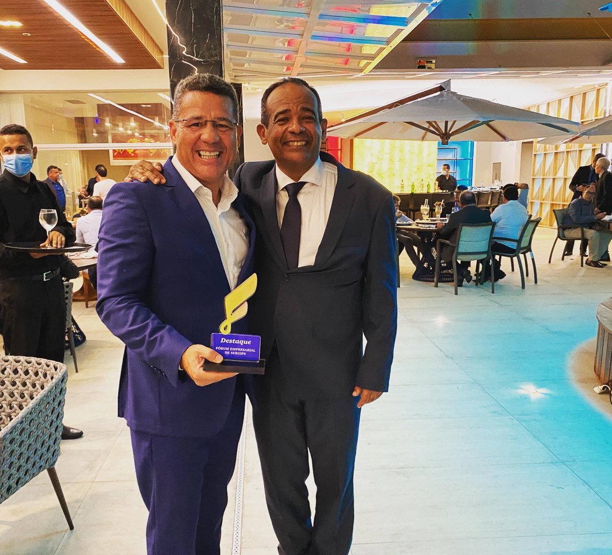 salesneto1's tweet photo. Fui um dos dez homenageados que recebeu prêmio “Destaque Fórum Empresarial de Sergipe”. 
Agradeço o apoio do governador @belivaldochagas ao nosso trabalho na @turismo_se.
Muita honra em poder contribuir com o desenvolvimento socioeconômico de Sergipe! https://t.co/iG4AdbmEQ6