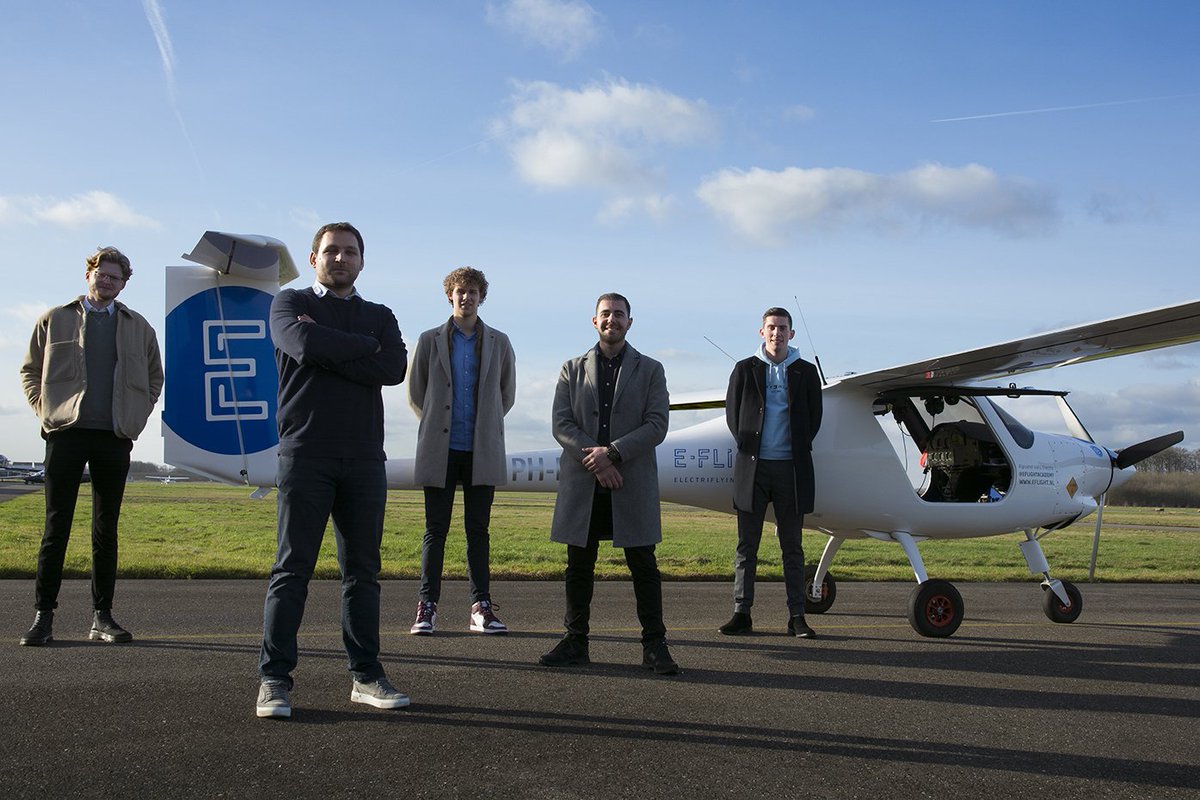 Het zit er op voor deze stagiaires en afstudeerders van de @HvaTechniek . Ze hebben de verduurzaming van de luchtvaart een stukje verder gebracht. Foto genomen op <a href="/Vliegveld_Teuge/">Luchthaven Teuge</a> bij <a href="/eflightacademy/">E-Flight Academy</a> .