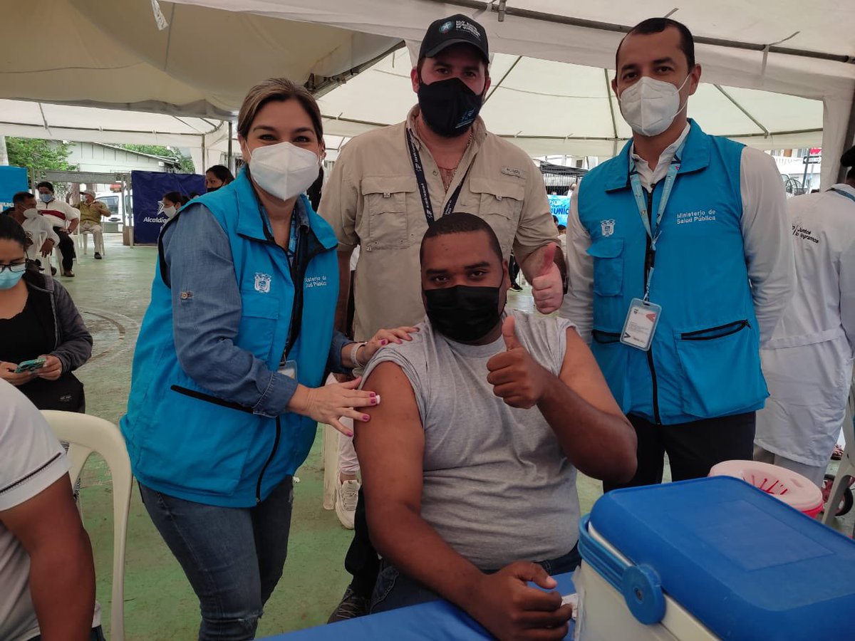 Salud_Guayas's tweet photo. HOY | Nuestra coordinadora Zonal 8, @AlexaZambranoMD en conjunto con la @alcaldiagye  @cynthiaviteri, llegaron con 10 brigadas de salud, con el objetivo de inmunizar contra la #COVID19 y la #Influenza a la comunidad de la parroquia #PuertoElMorro.

#JuntosPorLaSalud https://t.co/kqsRaTPS8a