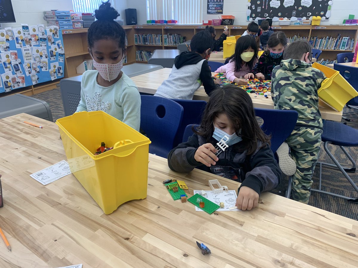 MorrisonMedia's tweet photo. Friday Lego challenge-build a winter object ❄️☃️🛷 https://t.co/dIYRtnbd0k