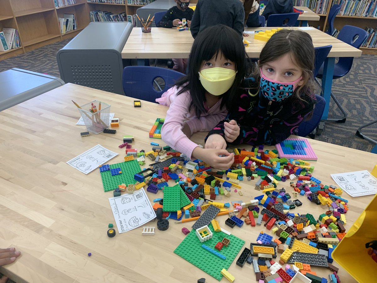 MorrisonMedia's tweet photo. Friday Lego challenge-build a winter object ❄️☃️🛷 https://t.co/dIYRtnbd0k