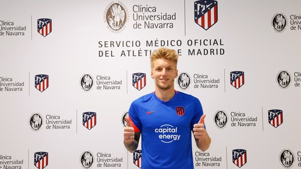 DelPizarrita's tweet photo. ‼️FICHAJE EN LA LIGA SANTANDER‼️ Daniel Wass llega traspasado al Atlético de Madrid🔴 por 2,7 millones de euros procedente del Valencia🦇, el jugador Danés🇩🇰 ya se ha incorporado al Atlético y ya recibe ordenes del Cholo Simeone.
#AtleticoMadrid #Valencia #wass https://t.co/zIi7zoCcHl