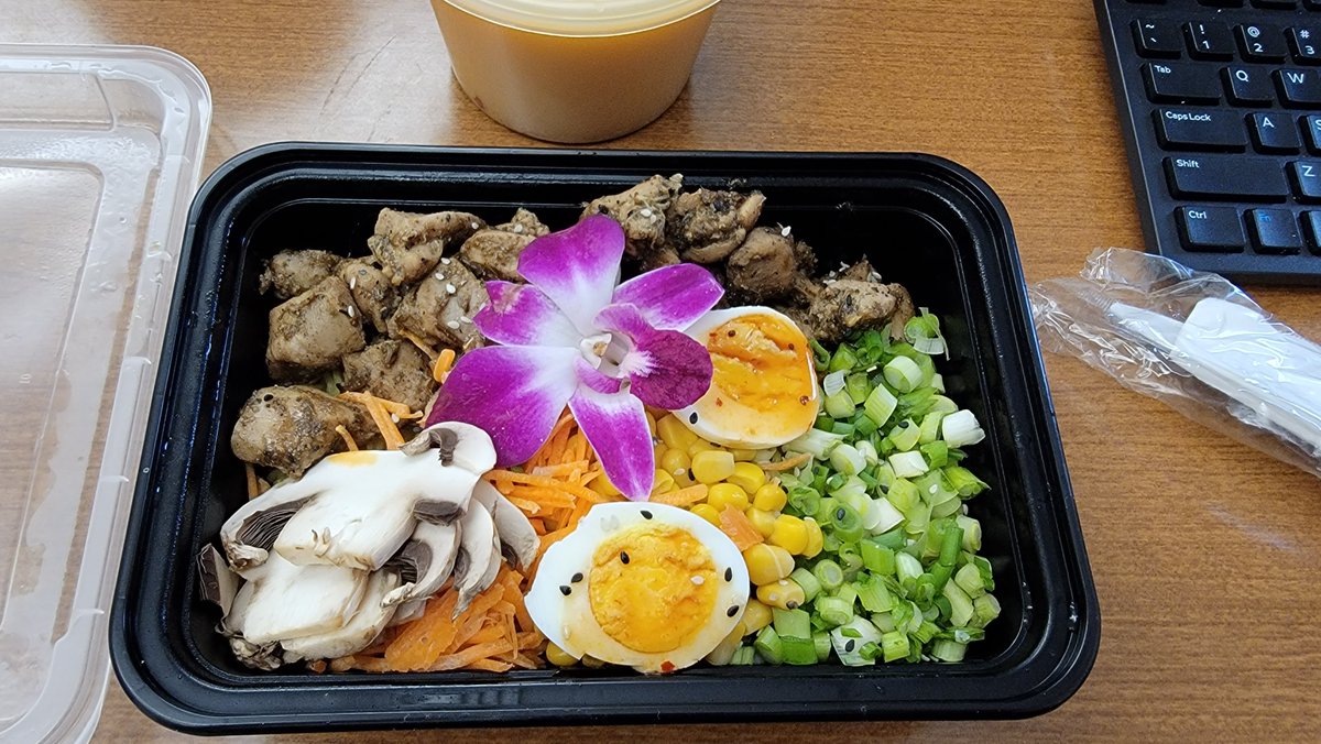 _deerock_'s tweet photo. Spoiling myself with some jerk chicken ramen #Faaaaat https://t.co/ZGW903wyES