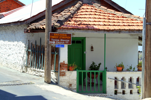 photosofcyprus's tweet photo. A traditional village house in Foini Village. The village is also known as Phini Village #cyprus #phini #limassol #village #architecture #travel #tourism https://t.co/obvI9BohUq