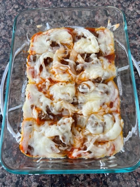 KetoLife8's tweet photo. This totally satisfies cravings if u love and miss pizza like me!! I do 1/4 cup low carb marinara, Italian sausage (pre-cooked), little bit of onion &amp; cheese and bake in a small 6x4” dish!!! #fridayfeelings #keto #lchf 😍 🍕👊🏼 https://t.co/FnuOQLI8IP
