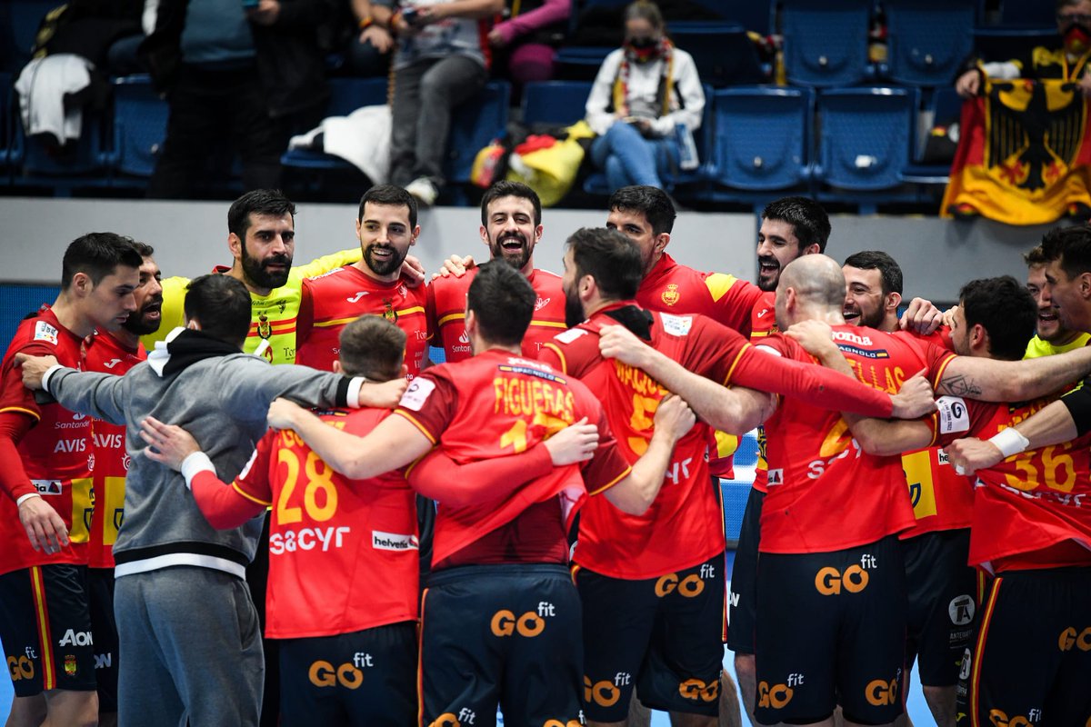 ¡¡¡A LA FINAL!!!
Los #Hispanos🇪🇸 vencen a Dinamarca🇩🇰 por 29-25 y se meten en la gran final del #EHFEURO2022 

🏆 Buscarán su tercer título consecutivo el domingo

📷 <a href="/RFEBalonmano/">RFEBalonmano</a>