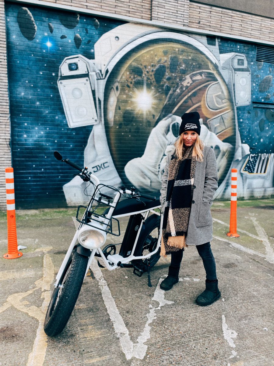 theartistJS's tweet image. #shoreditch is such a vibe #urbandrivestyle