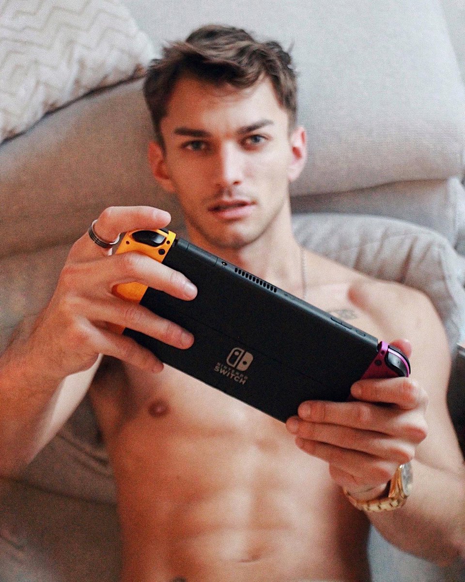 Lost in the pokemon world, who wants to play with me? 🎮

#pokemonlegends #arceus #nintendoswitch #playwithme