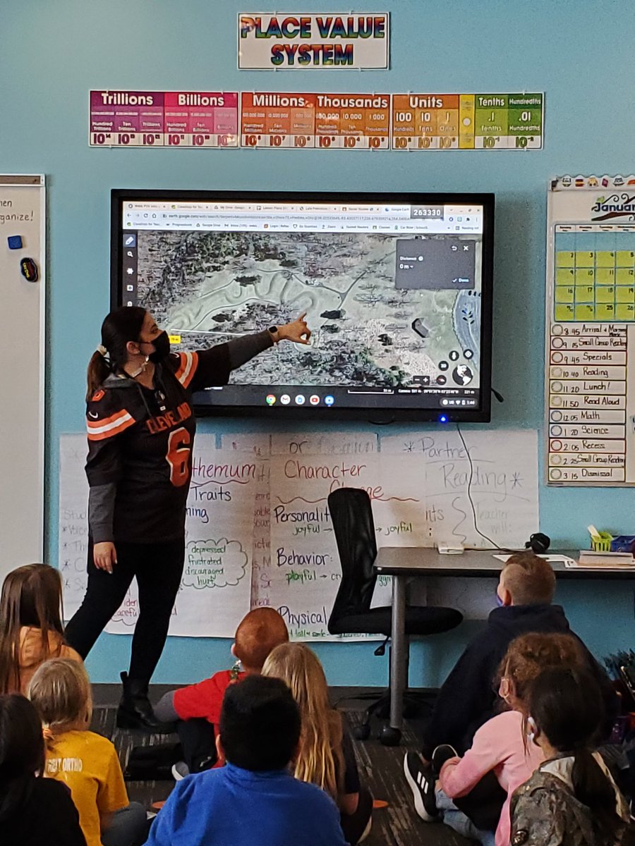 Mrs_Webb86's tweet photo. @miss_difalco took us on a virtual field trip to The Great Serpent Mound today using @googleearth! This is such a cool piece of ancient history found right here in Ohio! #4thgrade @TESK5AP @TallmadgeElemAP @misterboothTES https://t.co/5fnJXkDfpZ