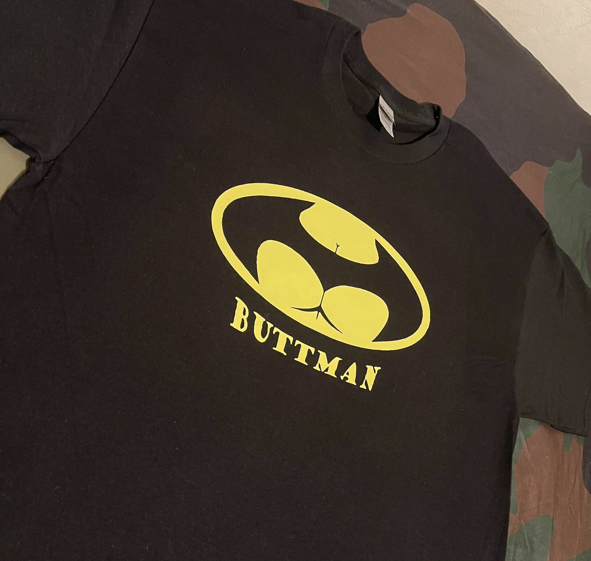 dreadabomb1's tweet photo. Where the GUYS at? At first glance you might think this is just your average Batman shirt til you get up close! If you like Batman and like ass, this is the shirt for you! BUTTMAN! Get yours now! https://t.co/MPYw6JoTyc #etsyshop #SmallBiz https://t.co/YAX65Vie6y