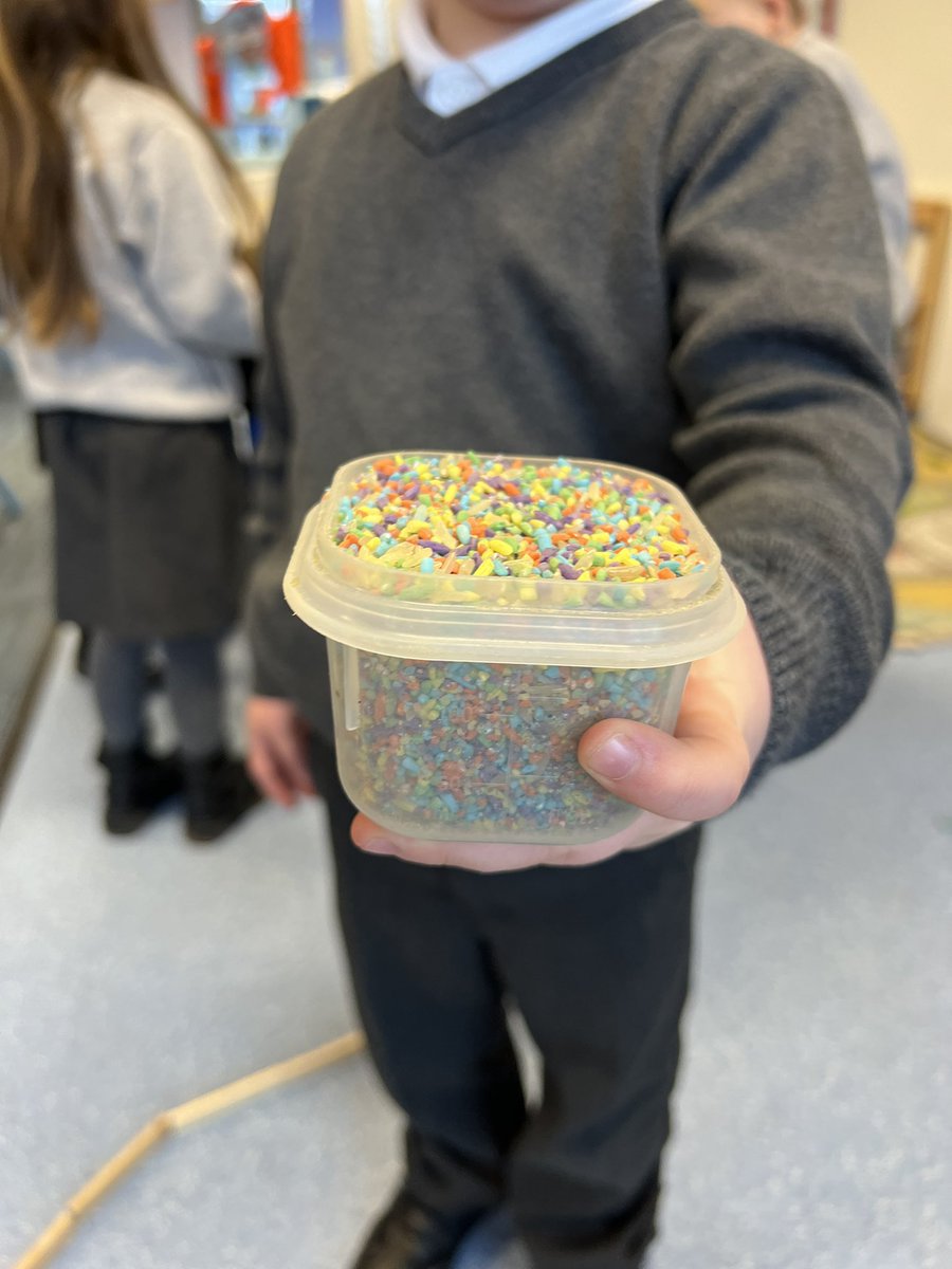 MrCameron10's tweet photo. Loved my visit to P1/2 today. I saw amazing Kapla creations, had some delicious cake, was taught how to prepare a smoothie and then got a clean bill of health. All before 10am. https://t.co/IWvshCQ6L2