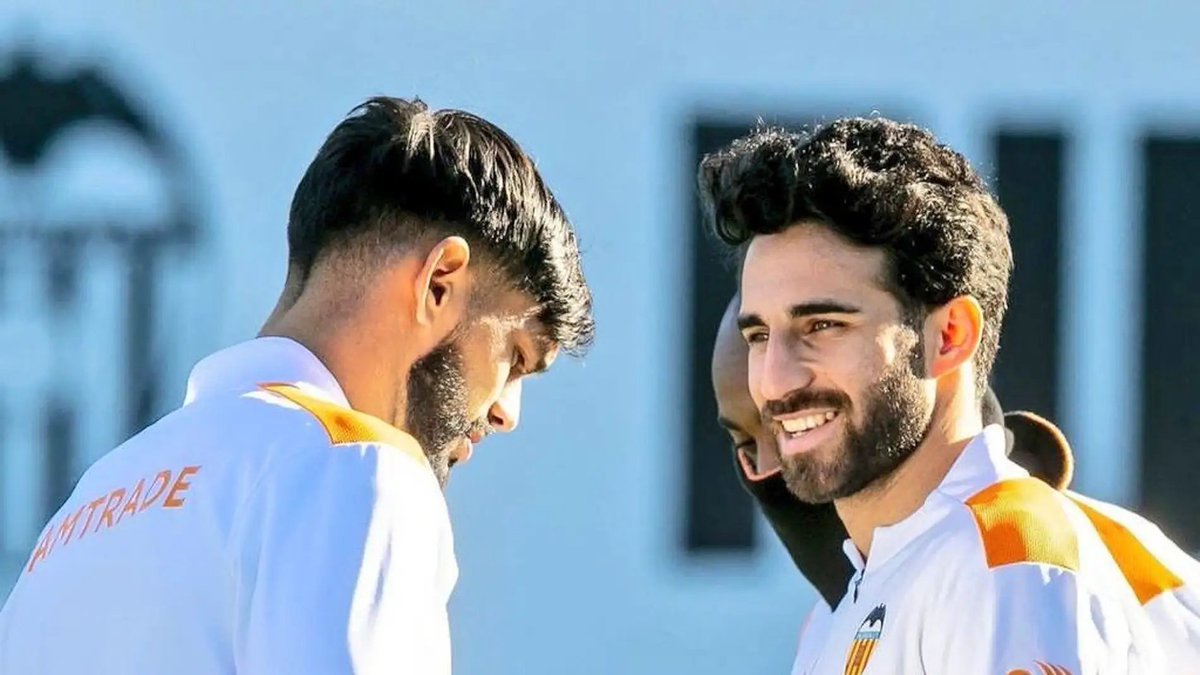 DelPizarrita's tweet photo. ‼️FICHAJE EN LA LIGA SANTANDER‼️ Eray CÖMERT llega al conjunto valencianista🦇 procedente del Basilea🇨🇭, firmara hasta 2026, el defensor suizo se encontrara con Alderete, su ex compañero del Basilea.
#ValenciaCF #futbol #lapizarritadelmister https://t.co/tC2kY59Wr0