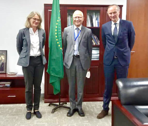Congratulating Commissioner @he_belhocine @_AfricanUnion in his new position. Already in business comparing notes ahead of our #EUAU Summit in Brussels in February. Education, science, technology and innovation in unprecedented challenges during the COVID-19 #AUEU @EUtoAU