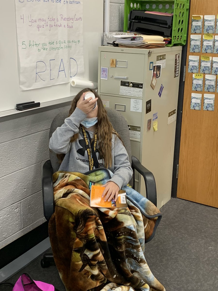 MrsCwhaley's tweet photo. Sip and Read!  Great day for hot chocolate, blankets and a book! https://t.co/UvQIGmAIHt