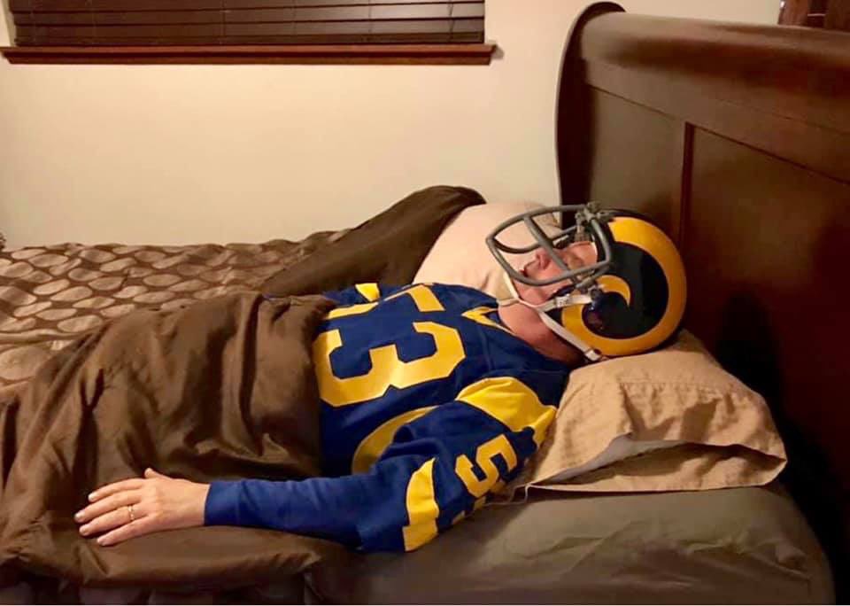 TeamRuiz_FM's tweet image. Me currently hoping @KaraHenderson has (2) extra SRO’s.  @RamsNFL #RamsHouse #Rams4Life #GoRams #HornsUp 🤘