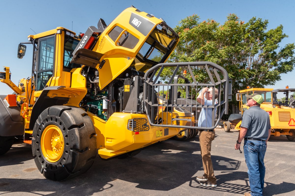 We know teamwork is key in every project. That's why we partner with you to find the best construction equipment for your home or business.