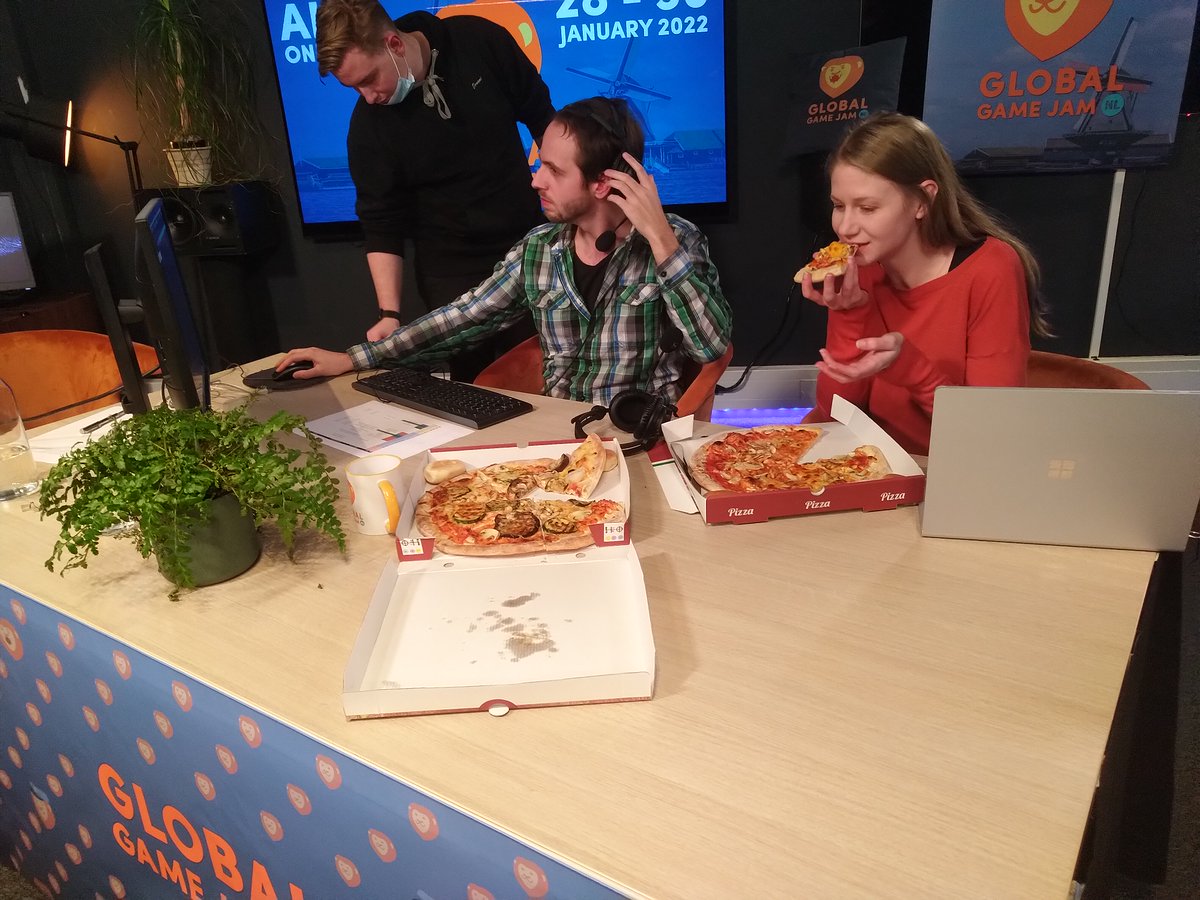 GlobalGameJamNL's tweet photo. Have you always wanted to add music to your game? In 5 minute's we're going to have a live composing session by sound engineer Thymo Boog and our presenter Wietske!🎹 https://t.co/W8wyeuUygC